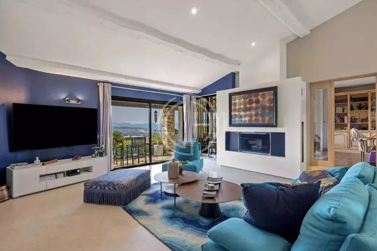 MOUGINS - BELLE VILLA - VUE MER