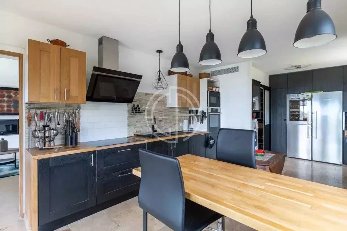 MOUGINS - BELLE VILLA - VUE MER