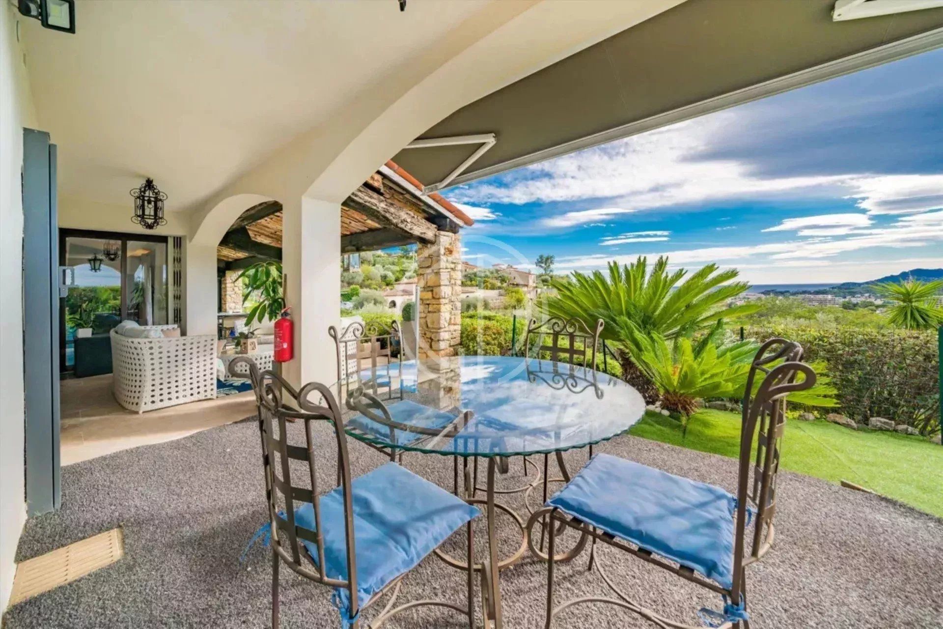 MOUGINS - BELLE VILLA - VUE MER