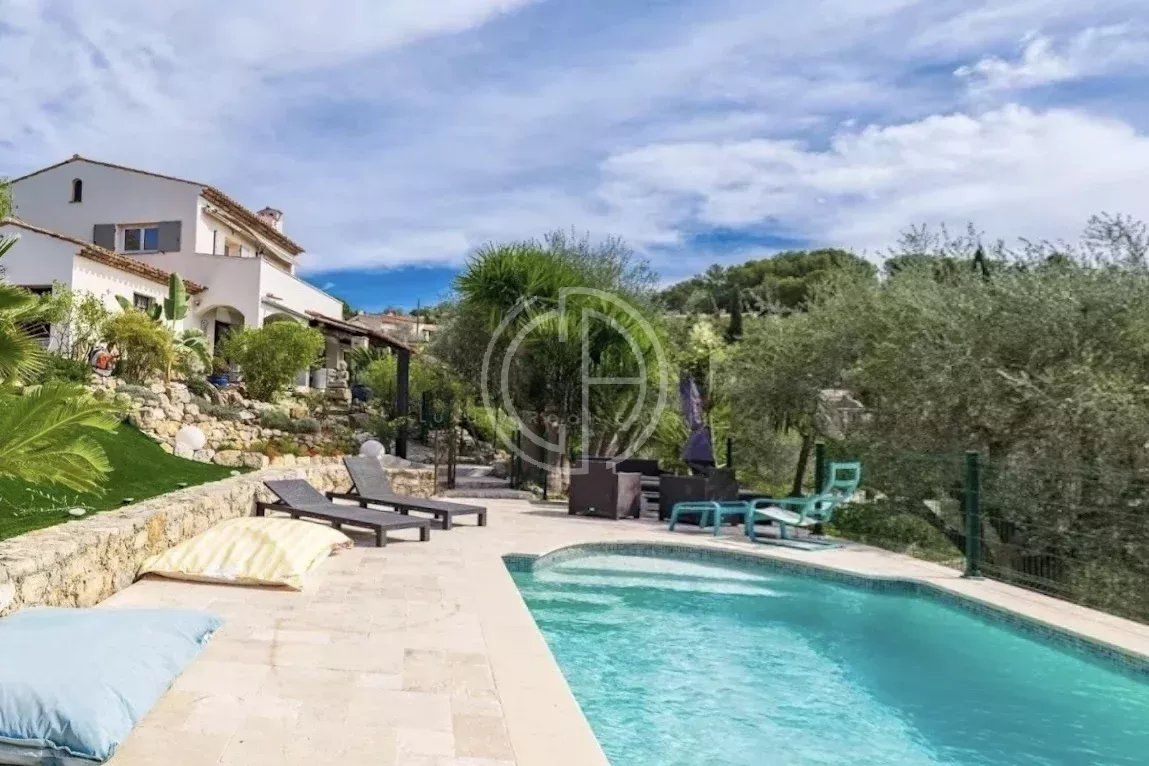 MOUGINS - BELLE VILLA - VUE MER