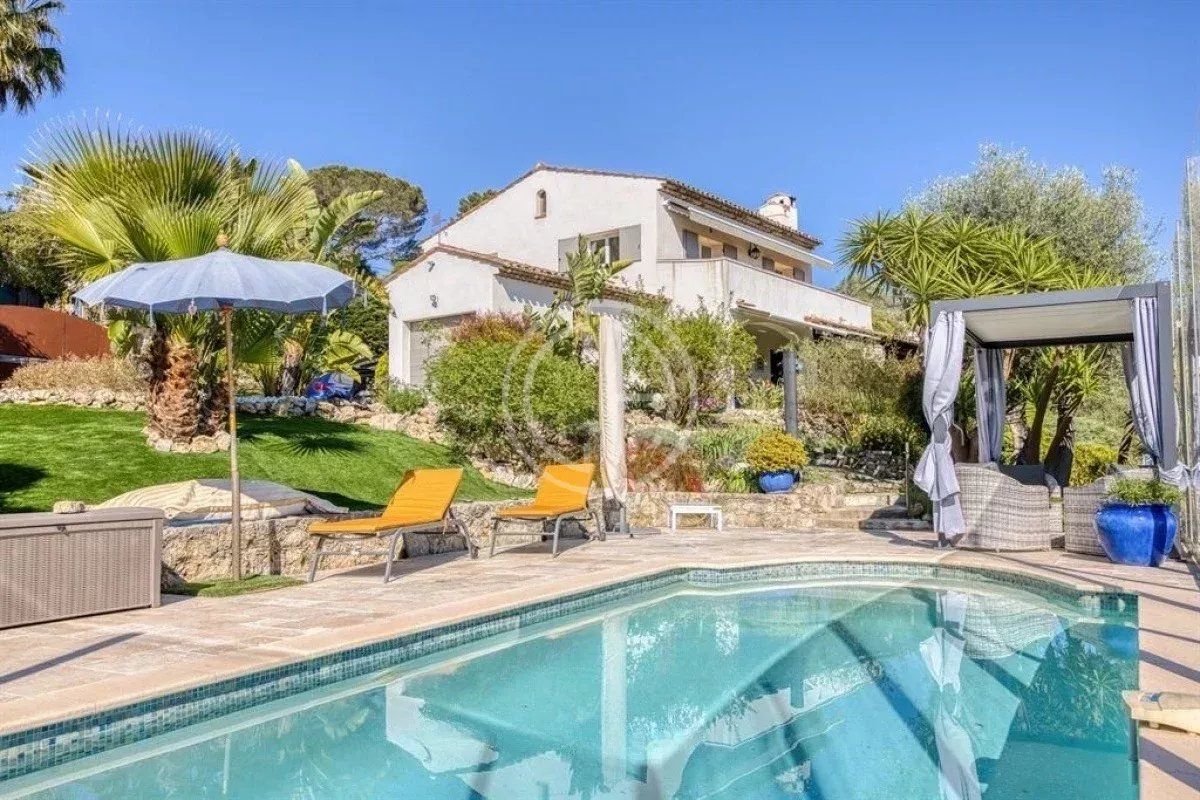 MOUGINS - BELLE VILLA - VUE MER