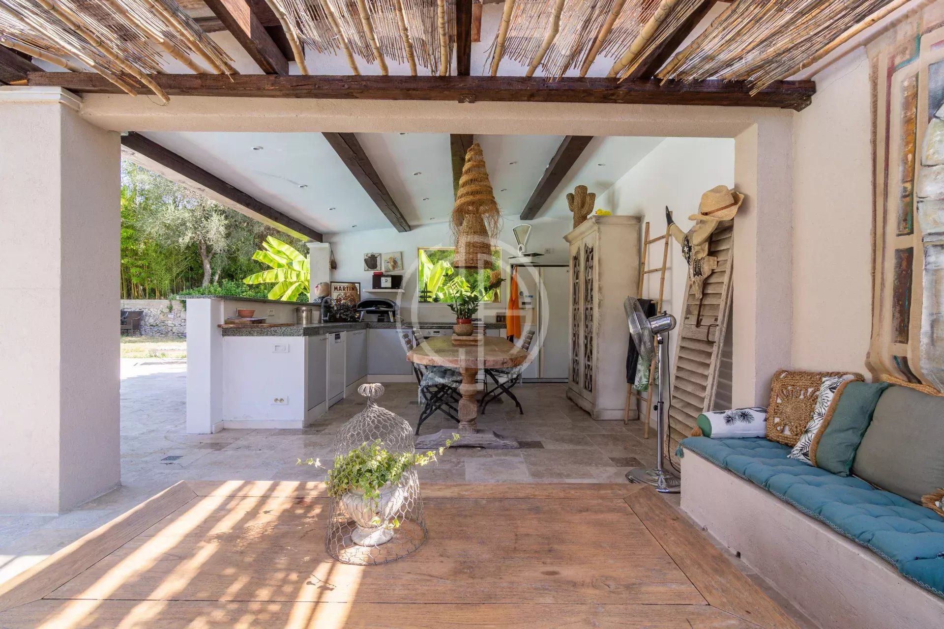 VILLA DE CHARME AU CALME ABSOLU