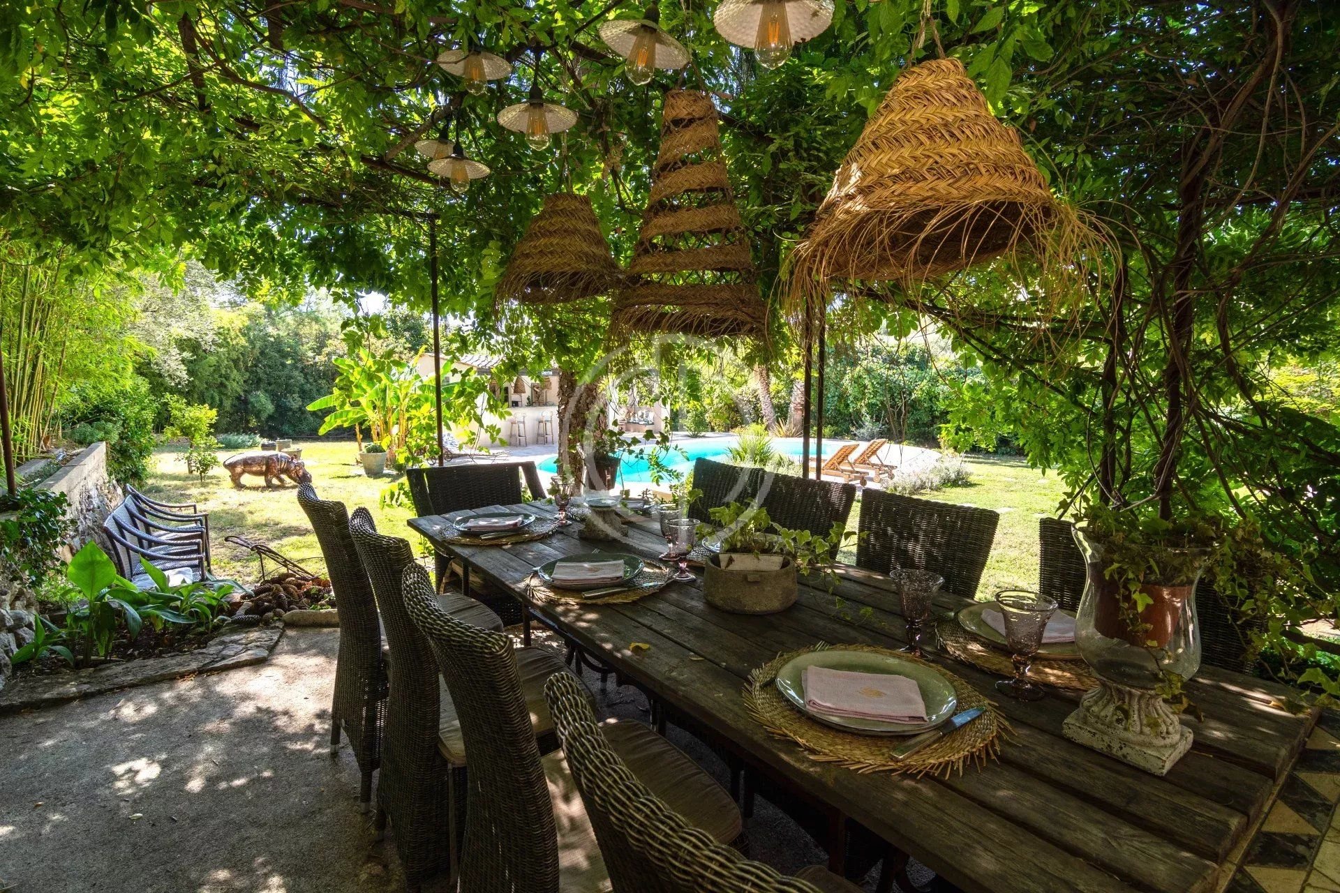 VILLA DE CHARME AU CALME ABSOLU