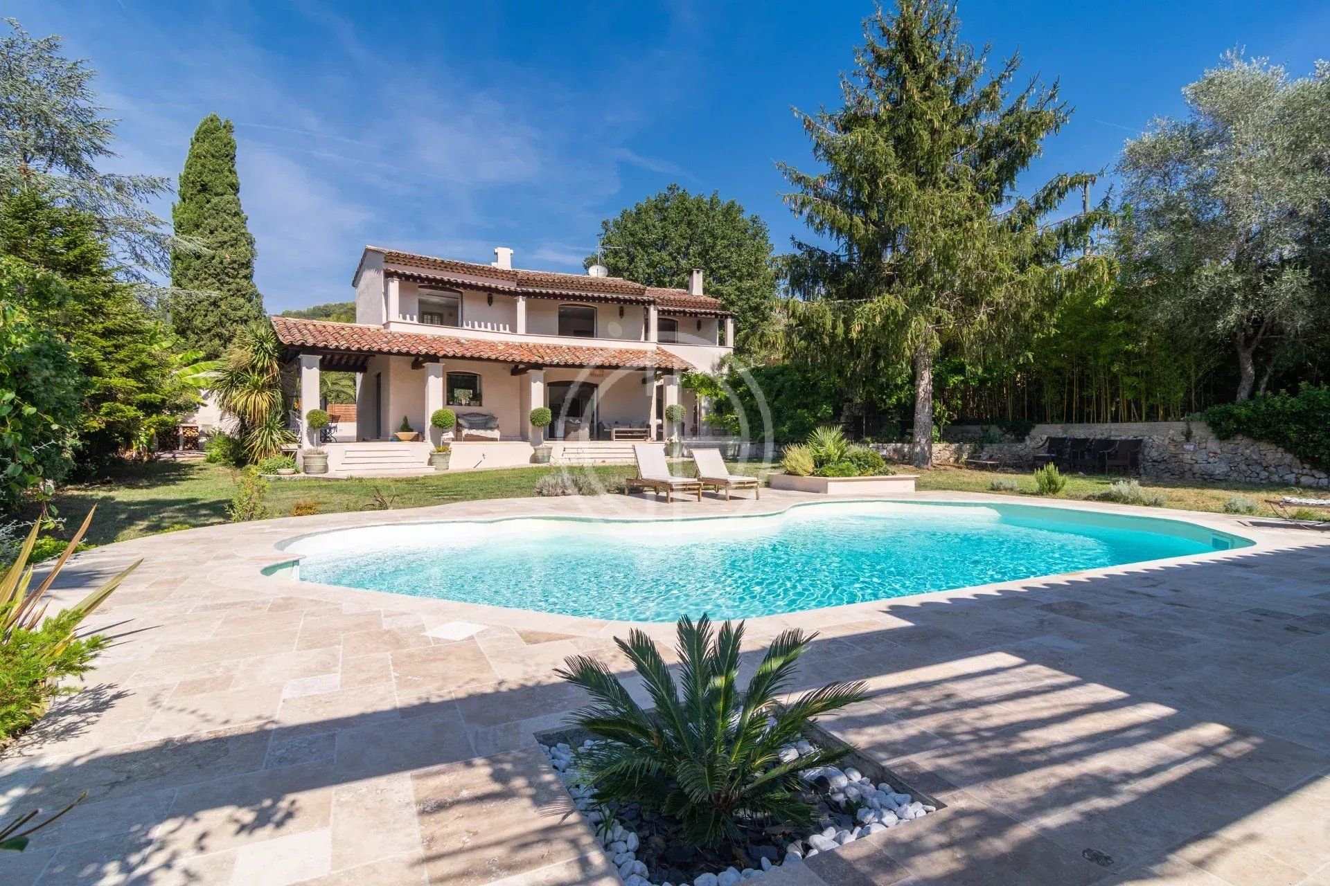 SUPERBE VILLA DE CHARME - AU CALME ABSOLU