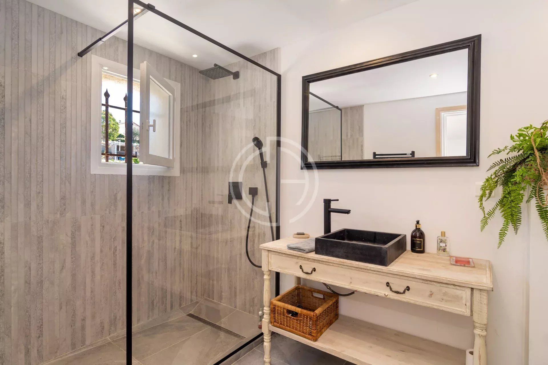 SUPERBE VILLA DE CHARME - AU CALME ABSOLU