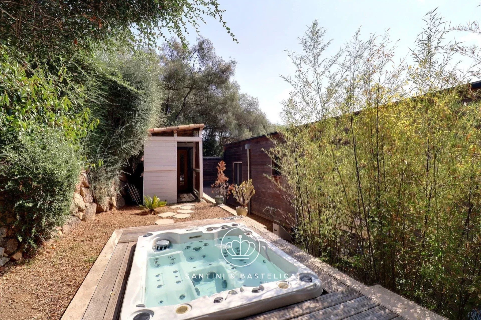 Maison 4 pièces avec piscine - Agosta
