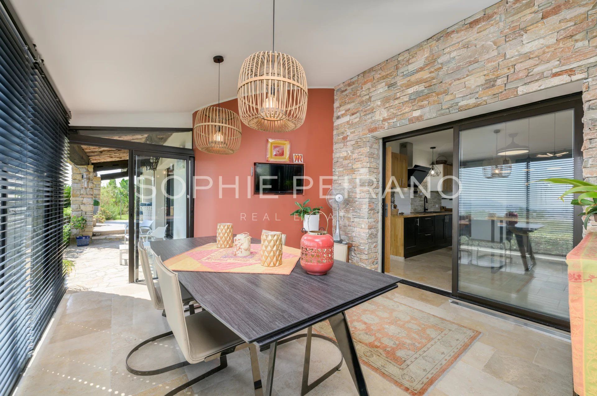 MOUGINS - VILLA AVEC VUE PANORAMIQUE