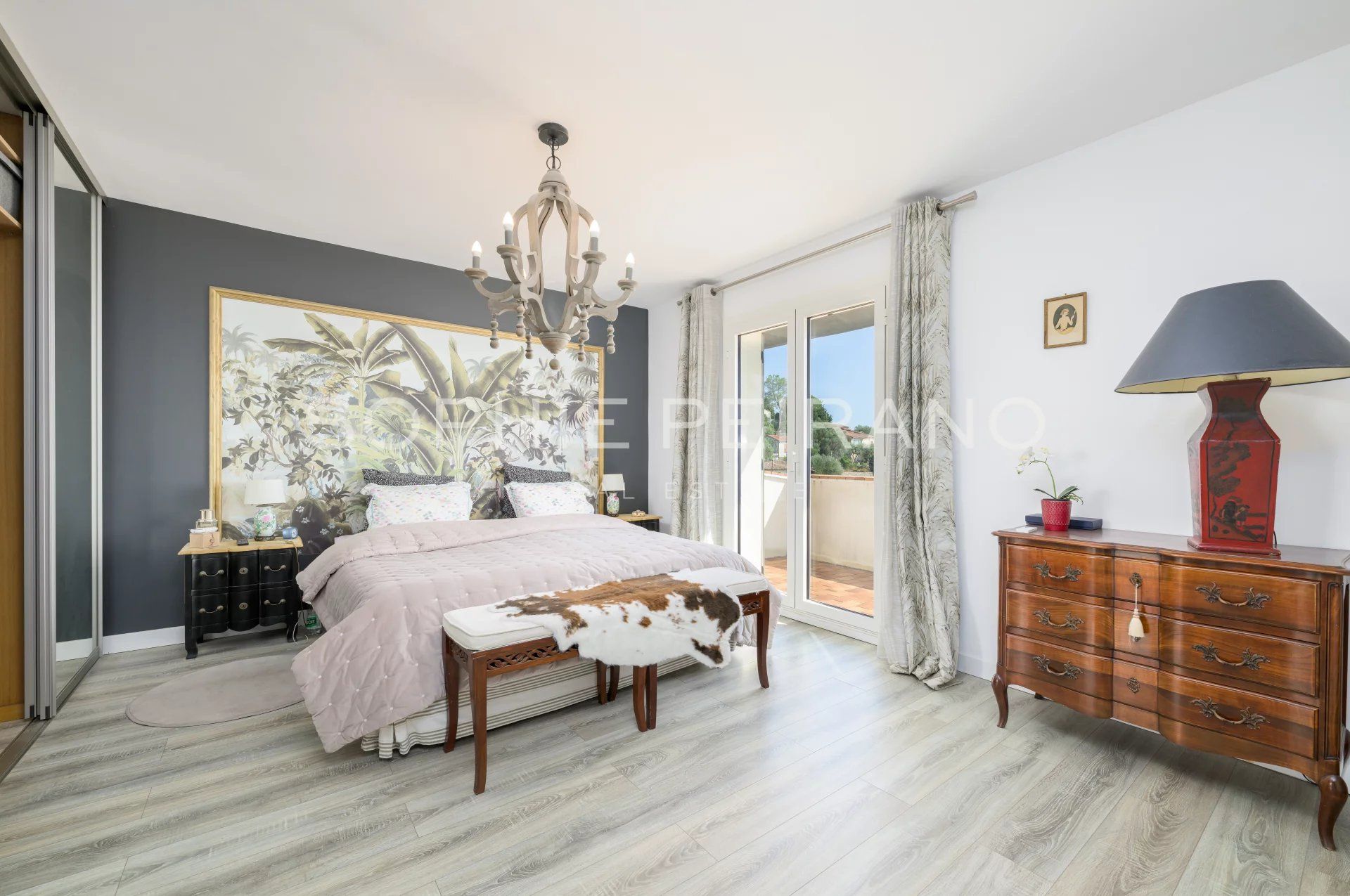 MOUGINS - VILLA AVEC VUE PANORAMIQUE