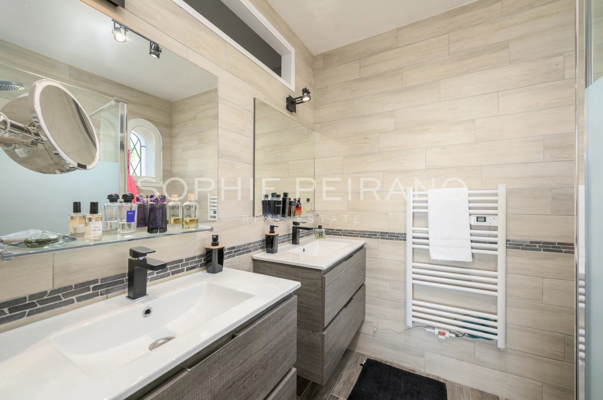 MOUGINS - VILLA AVEC VUE PANORAMIQUE