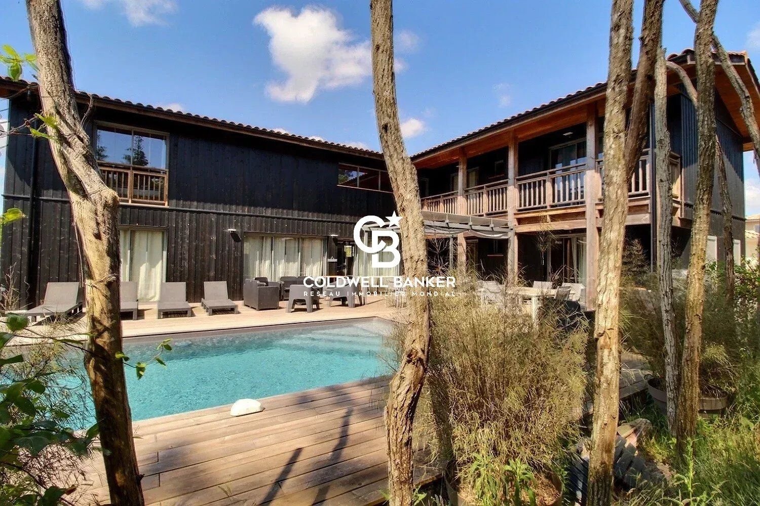 Maison de Luxe en Bois à Lège-Cap-Ferret : Charme, Confort et Proximité de l'Océan