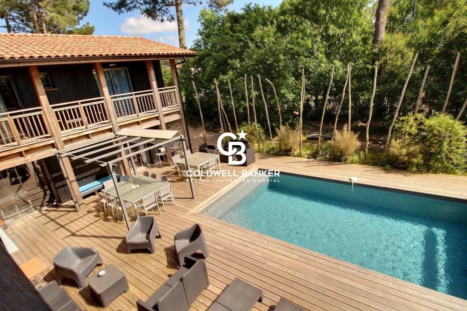 Maison de Luxe en Bois à Lège-Cap-Ferret : Charme, Confort et Proximité de l'Océan