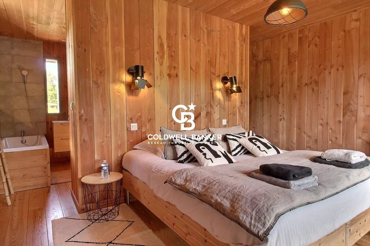 Maison de Luxe en Bois à Lège-Cap-Ferret : Charme, Confort et Proximité de l'Océan