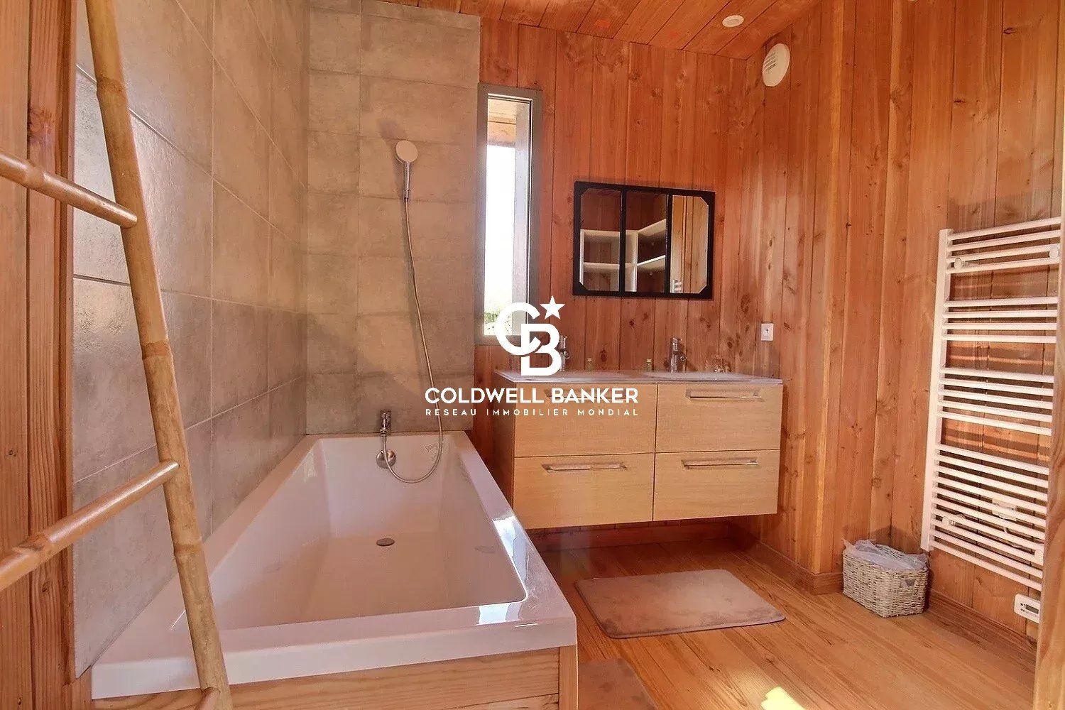 Maison de Luxe en Bois à Lège-Cap-Ferret : Charme, Confort et Proximité de l'Océan