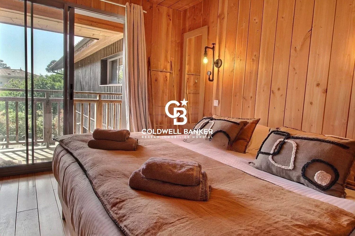 Maison de Luxe en Bois à Lège-Cap-Ferret : Charme, Confort et Proximité de l'Océan