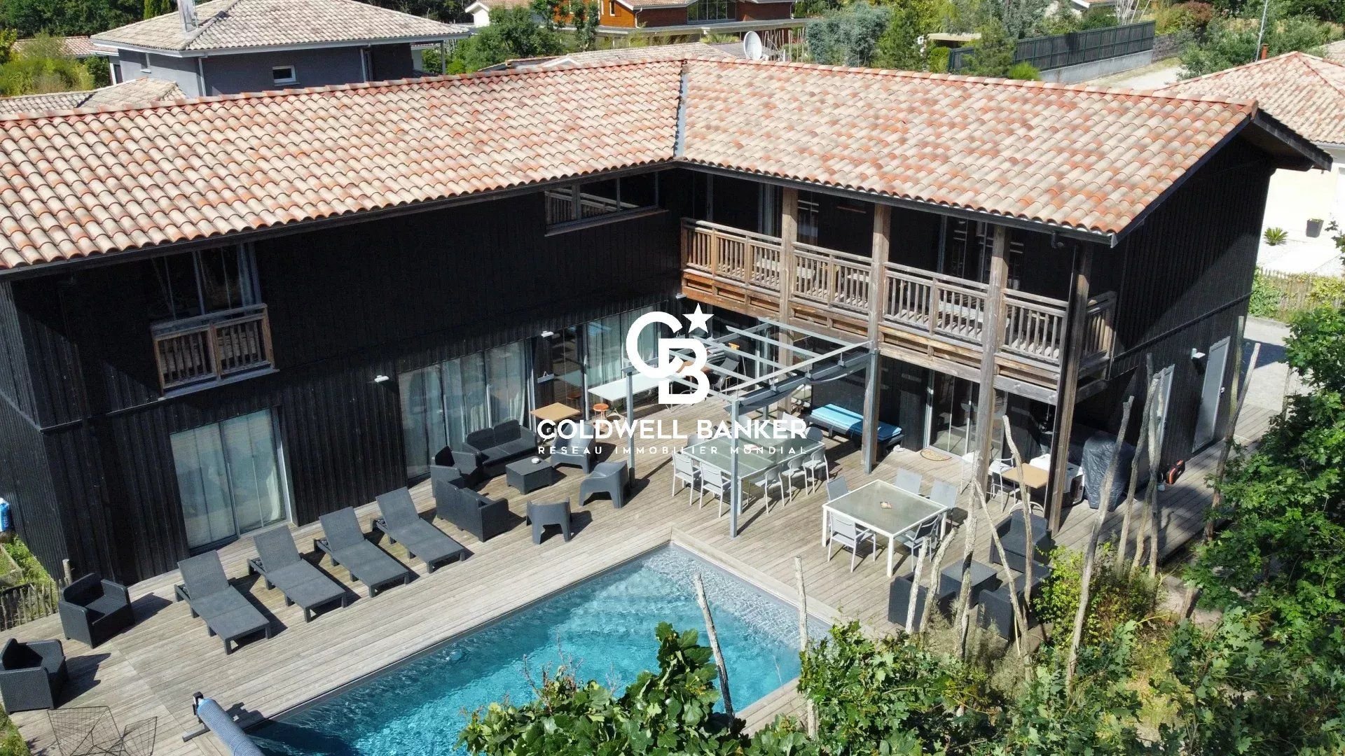 Maison de Luxe en Bois à Lège-Cap-Ferret : Charme, Confort et Proximité de l'Océan