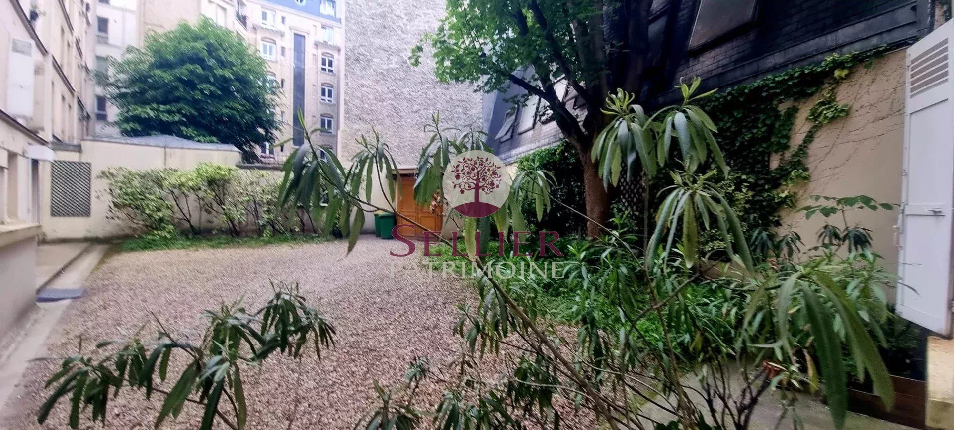 Paris 5e Port-Royal Val-de-Grâce 3 pièces – 41 m² – Rez-de-chaussée surélevé – – Rénové -Ensoleillé et au calme sur Cour arborée