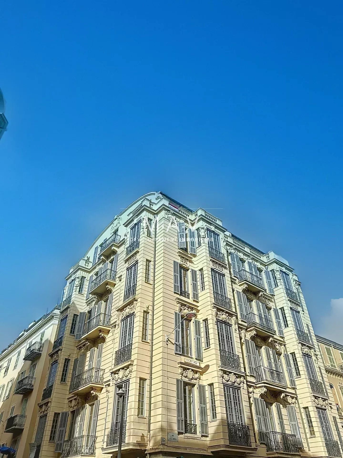 NICE/CARRÉ D'OR APPARTEMENT 3 PIÈCES RENOVÉ AVANT DERNIER ÉTAGE PROCHE MER