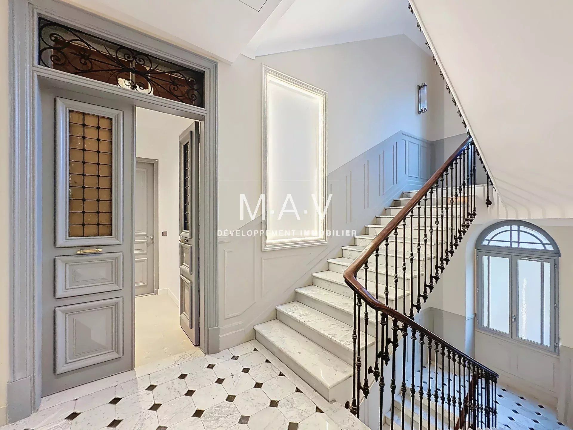 NICE/CARRÉ D'OR APPARTEMENT 3 PIÈCES RENOVÉ AVANT DERNIER ÉTAGE PROCHE MER