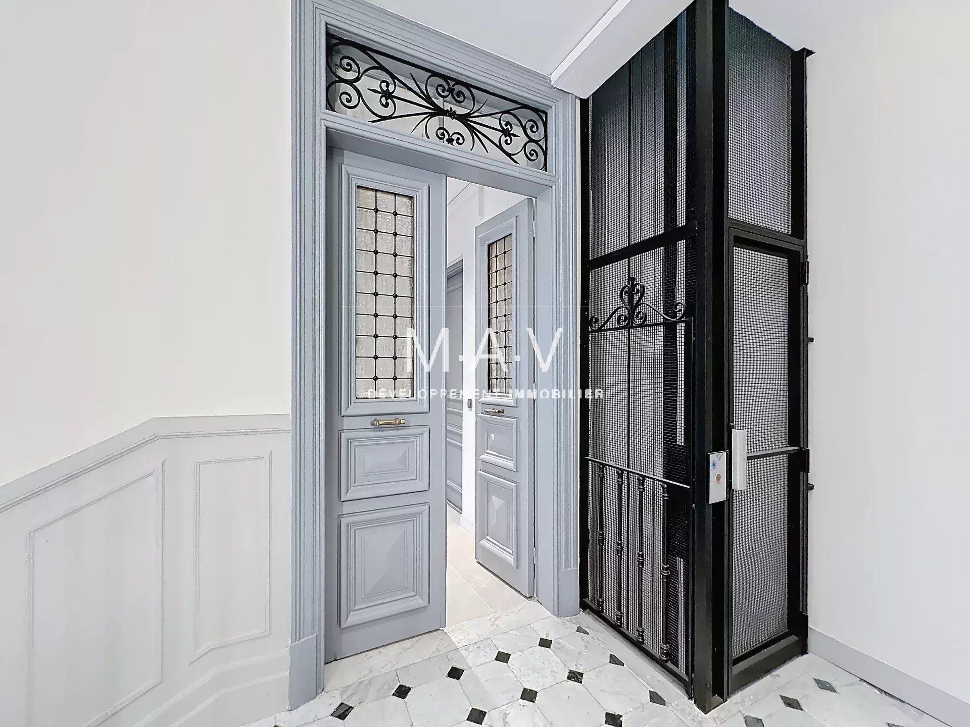 NICE/CARRÉ D'OR APPARTEMENT 3 PIÈCES RENOVÉ AVANT DERNIER ÉTAGE PROCHE MER