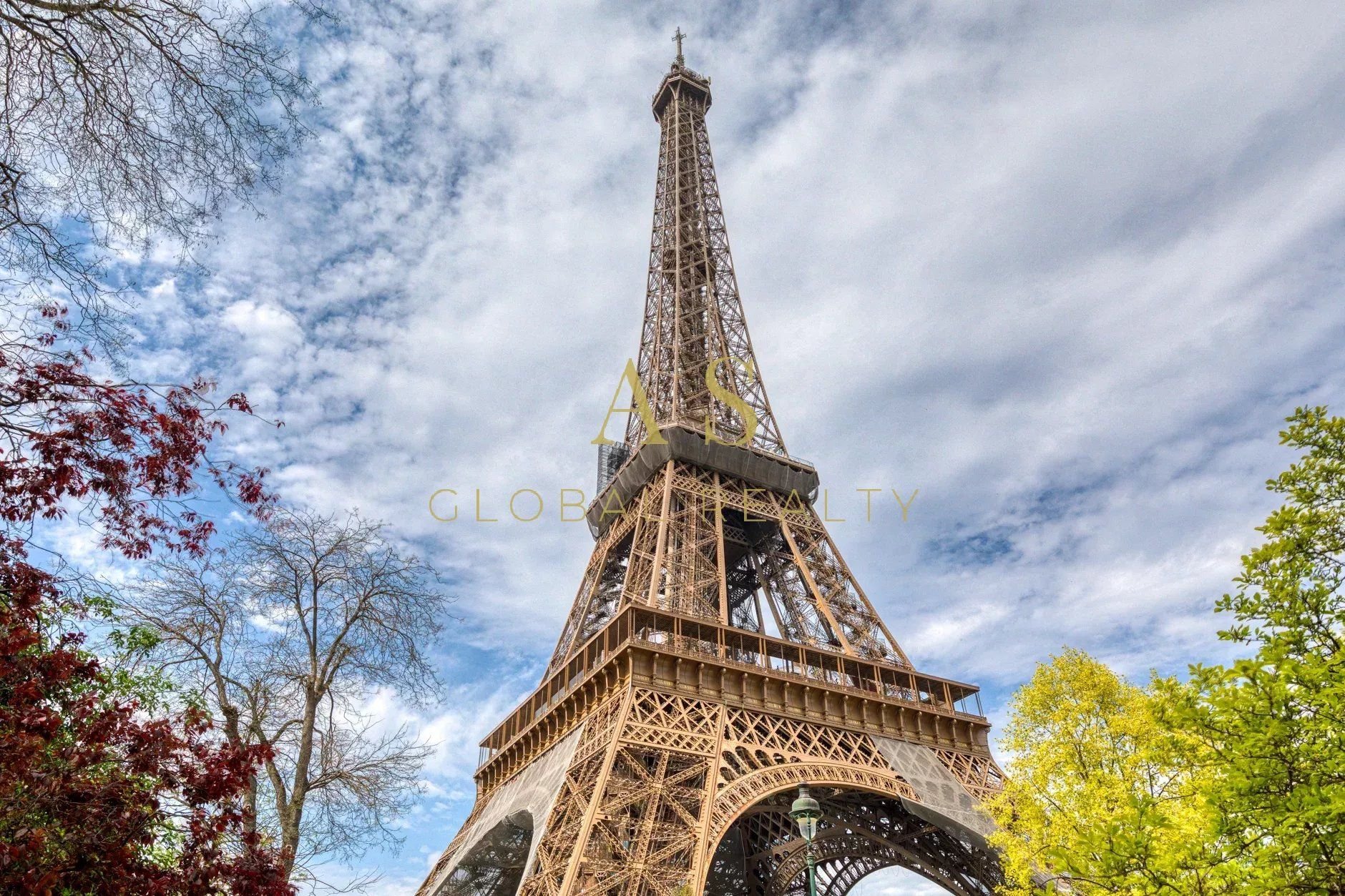 Suffren- Bien d’exception rénové - vue unique Tour Eiffel