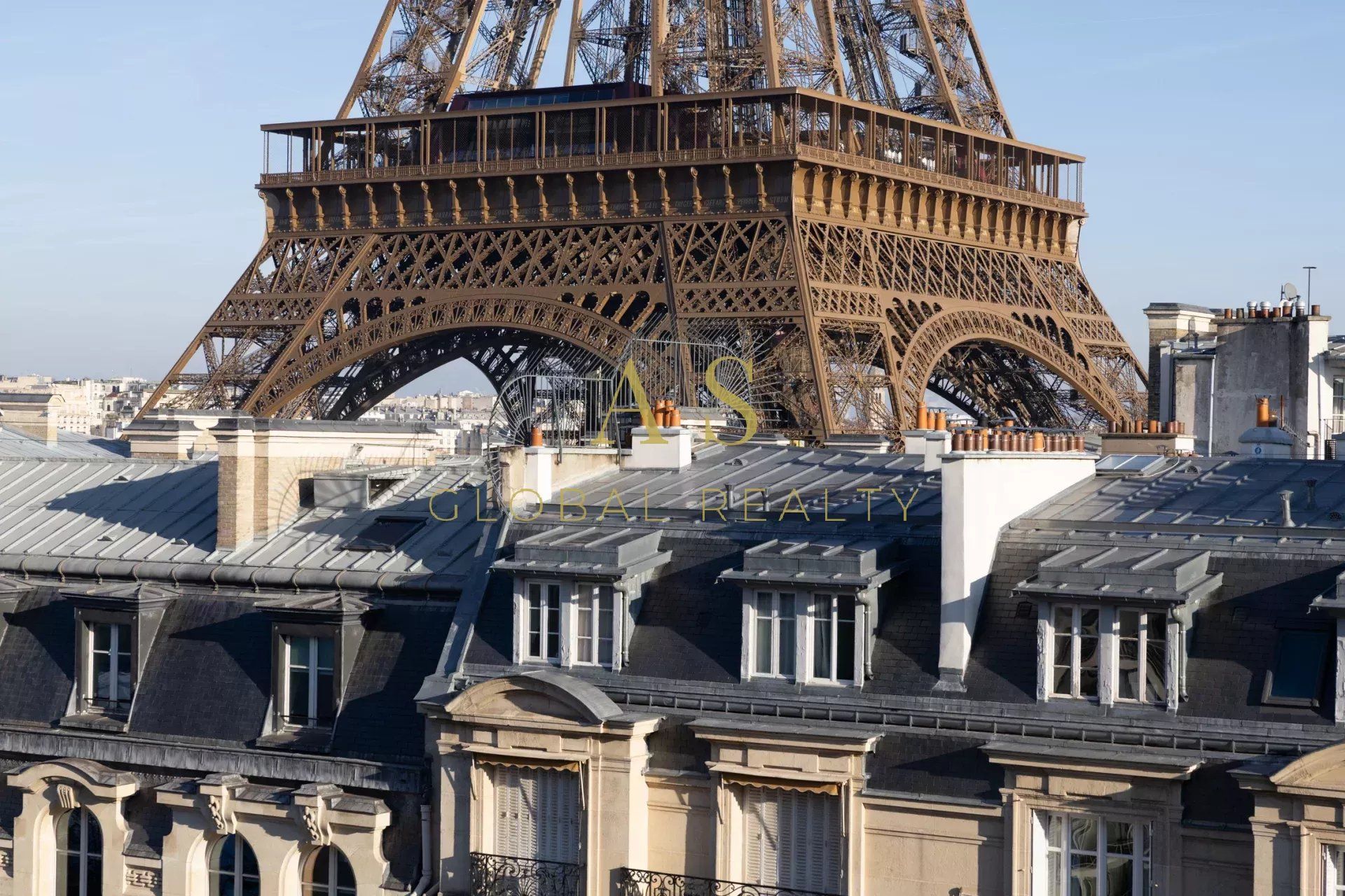 Suffren- Bien d’exception rénové - vue unique Tour Eiffel