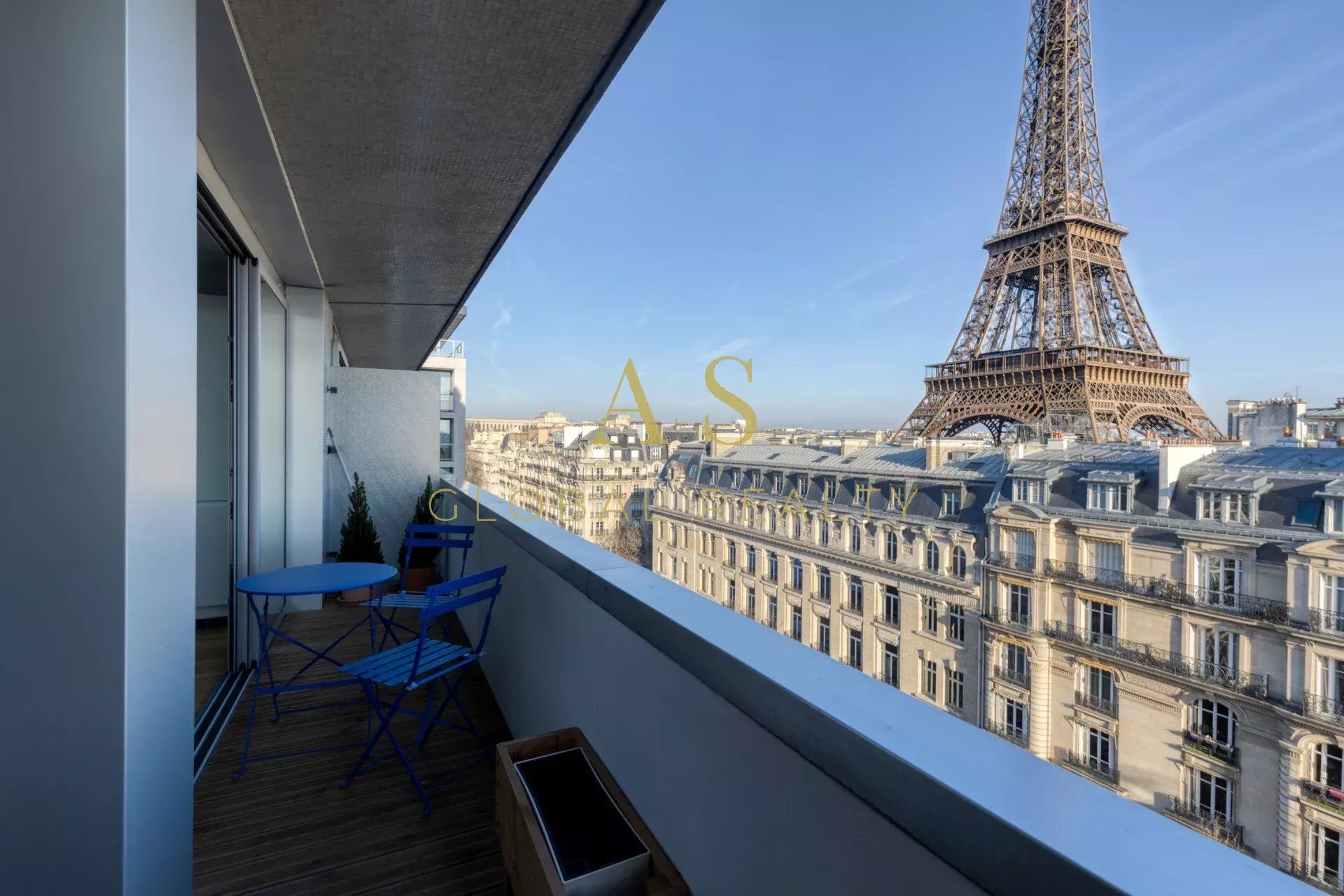 Suffren- Bien d’exception rénové - vue unique Tour Eiffel
