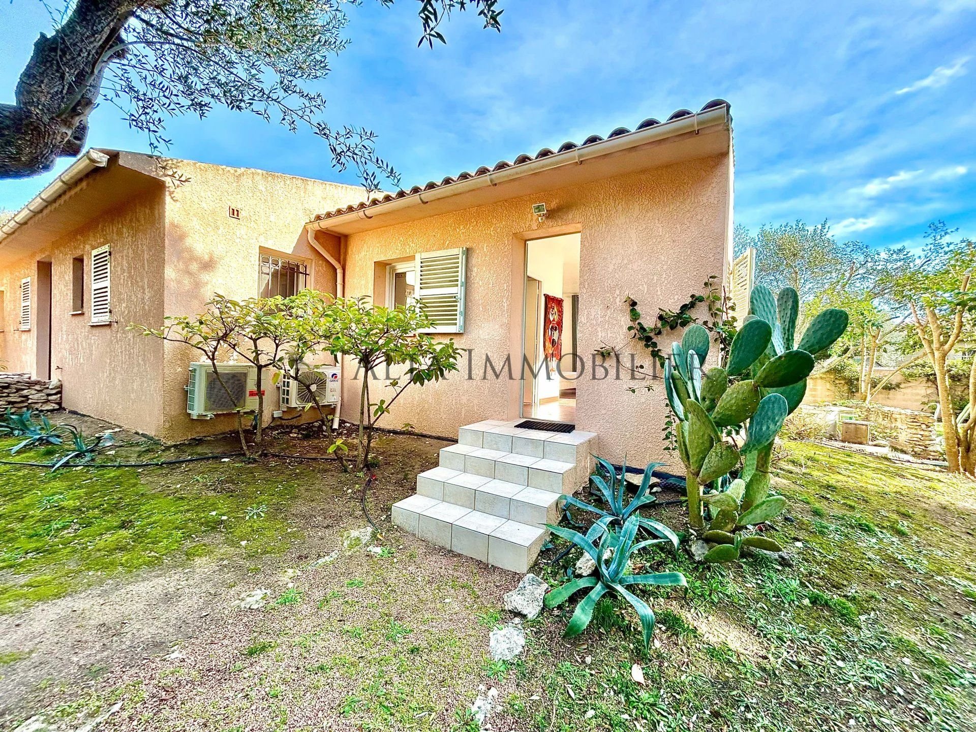 Villa de charme avec piscine et studio - Emplacement idéal à Bonifacio