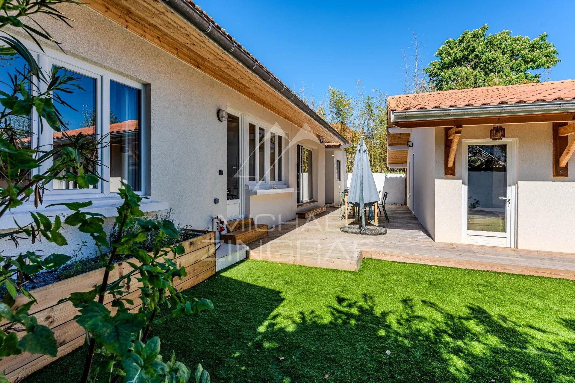 LES ABATILLES - ENSEMBLE IMMOBILIER PROCHE DE LA PLAGE