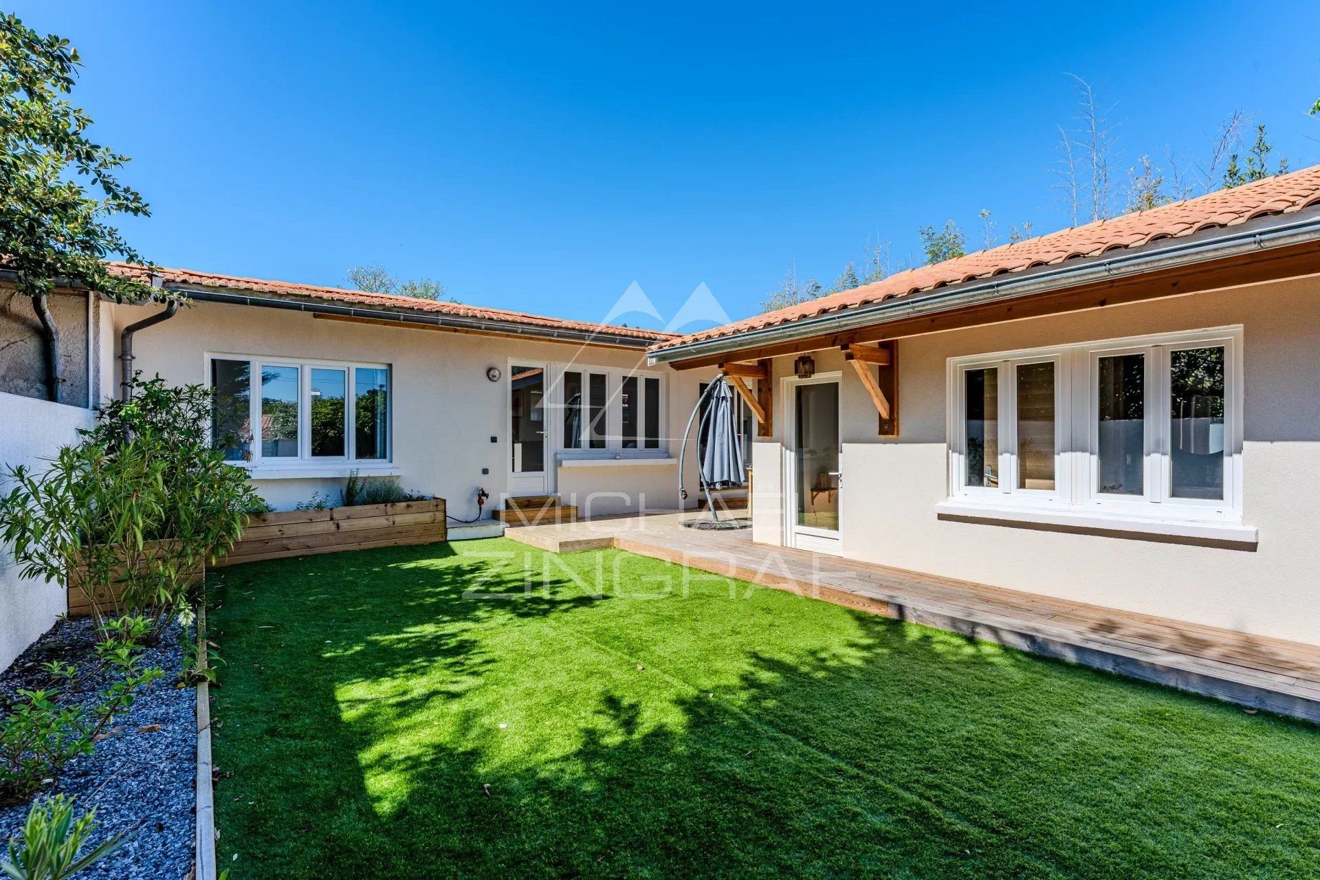 LES ABATILLES - ENSEMBLE IMMOBILIER PROCHE DE LA PLAGE
