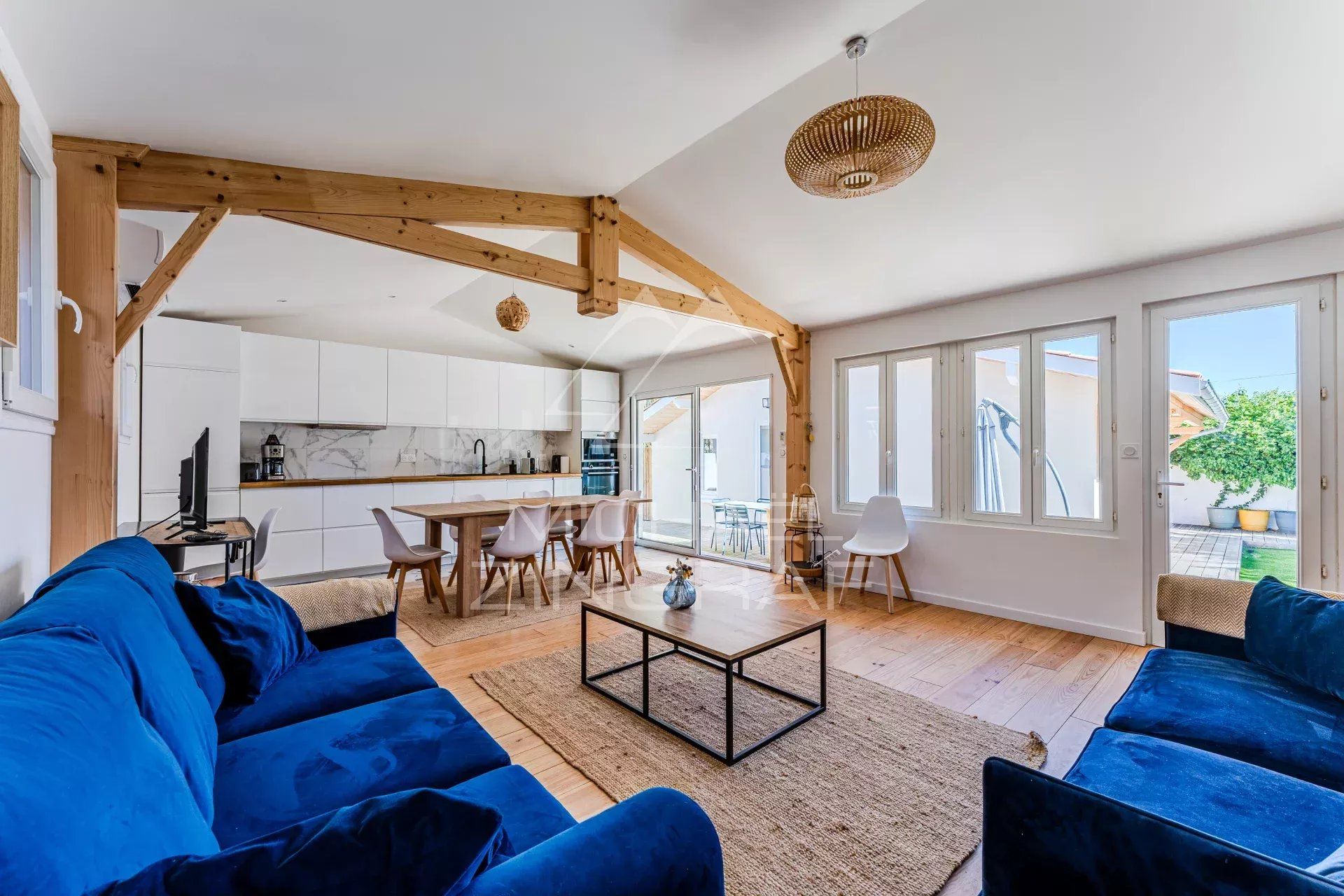 LES ABATILLES - ENSEMBLE IMMOBILIER PROCHE DE LA PLAGE