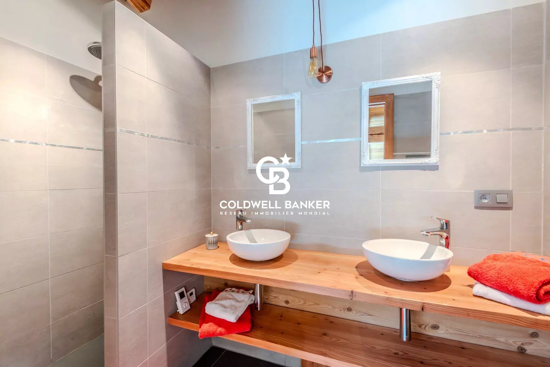 Chalet Mossaz de 180 m² (250 m2 au total), 4 chambres- Chamonix Mont Blanc -  Secteur Les Bossons
