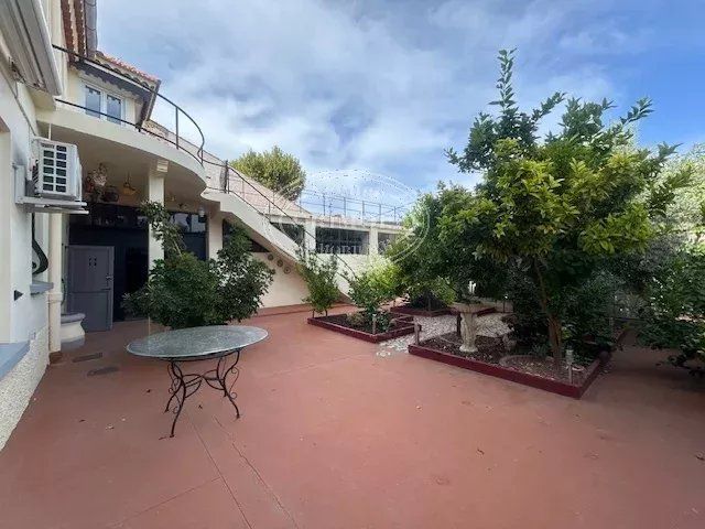 Maison 8 pièces de 217m² avec terrasse et garage de 170m²