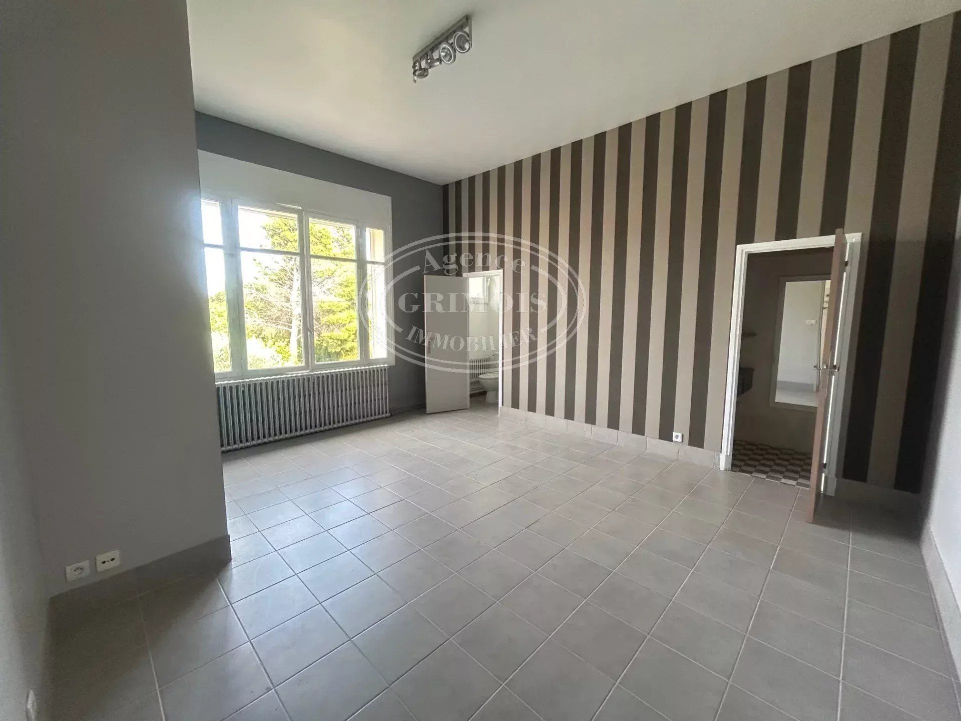 Maison 8 pièces de 217m² avec terrasse et garage de 170m²