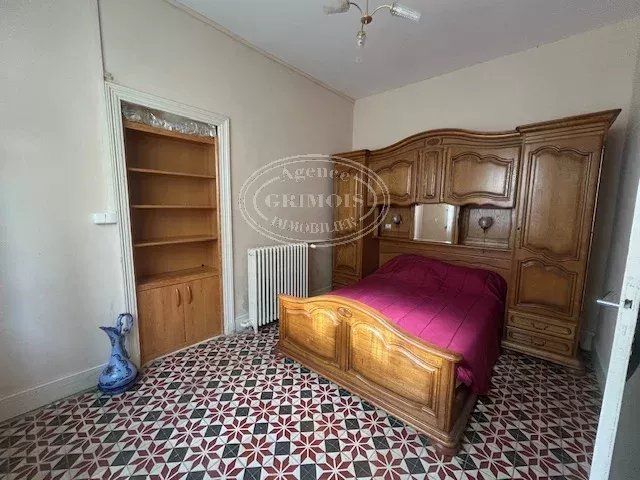 Maison 8 pièces de 217m² avec terrasse et garage de 170m²