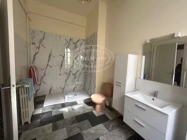 Maison 8 pièces de 217m² avec terrasse et garage de 170m²