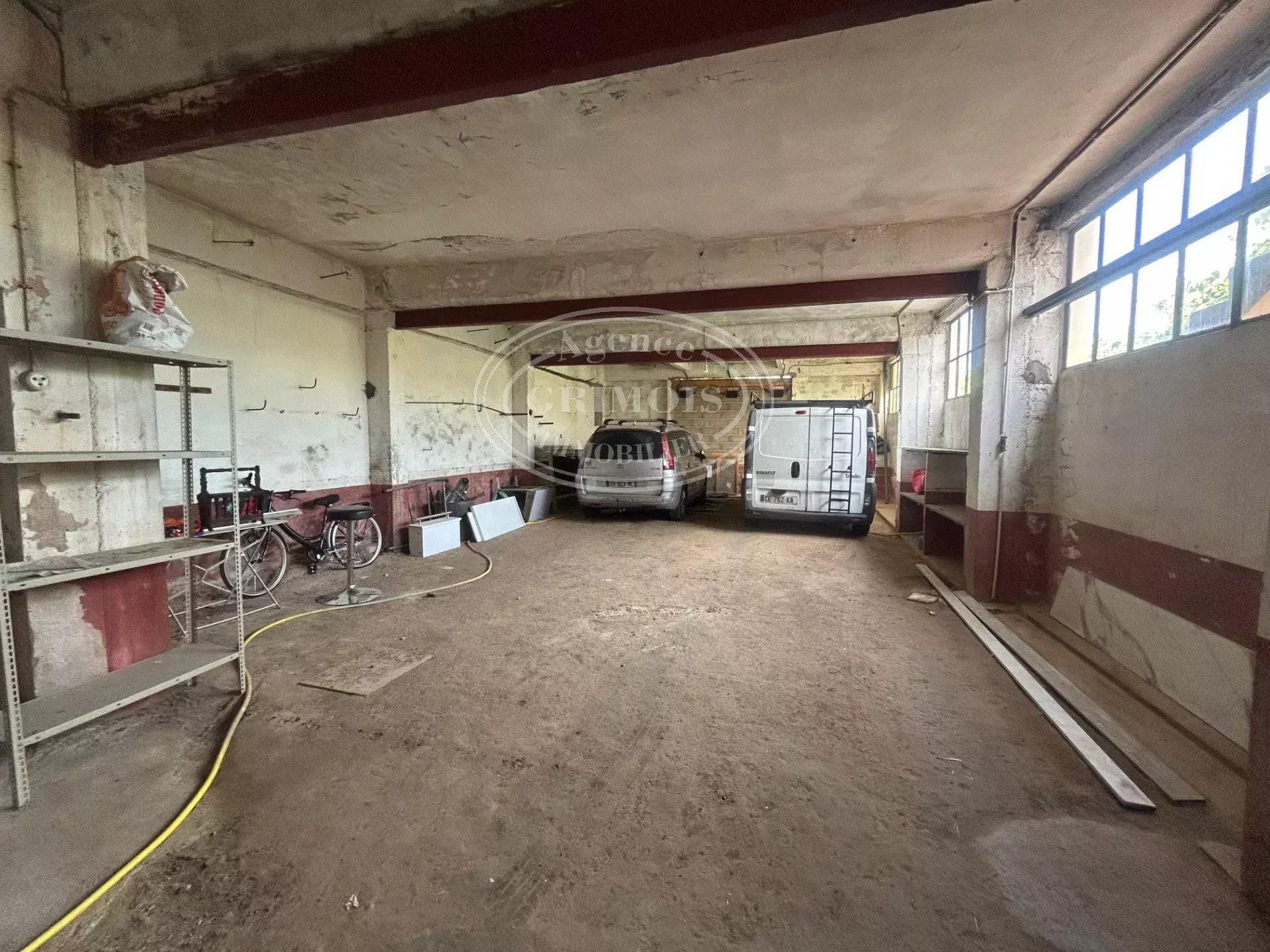 Maison 8 pièces de 217m² avec terrasse et garage de 170m²