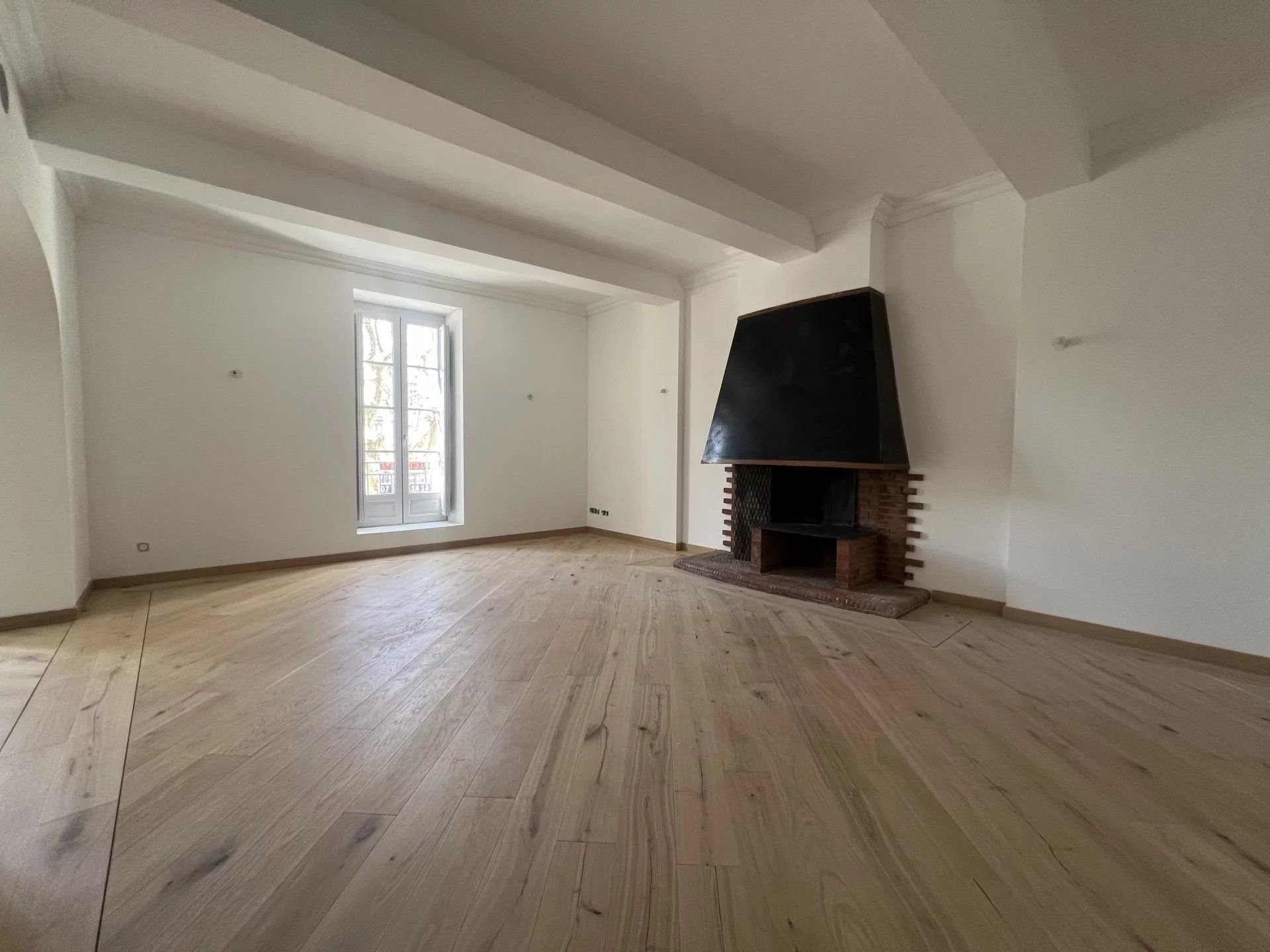 Nîmes, city center in Carnot district, 4 rooms, 168m², terrace 40m², 3 bedrooms + office