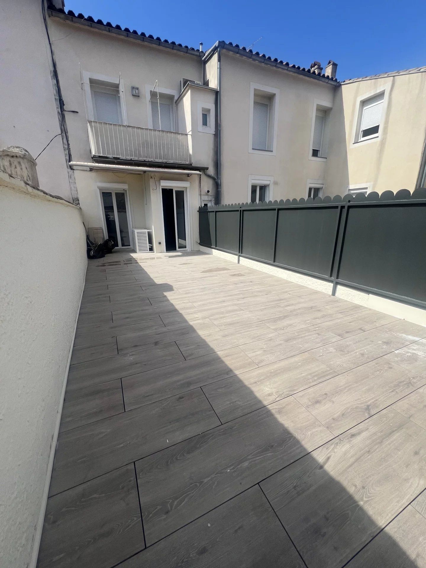 Nîmes, city center in Carnot district, 4 rooms, 168m², terrace 40m², 3 bedrooms + office