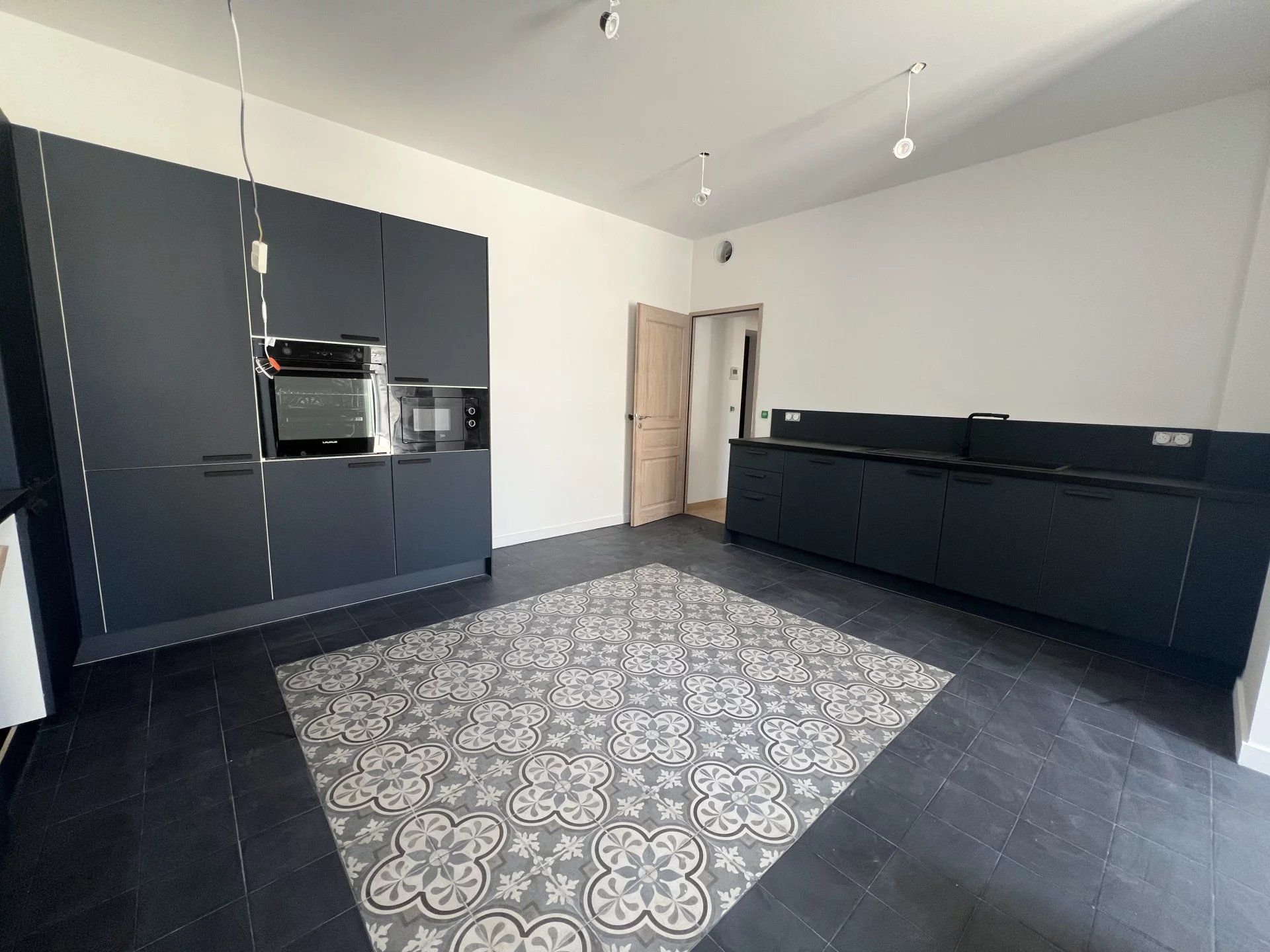 Nîmes, city center in Carnot district, 4 rooms, 168m², terrace 40m², 3 bedrooms + office