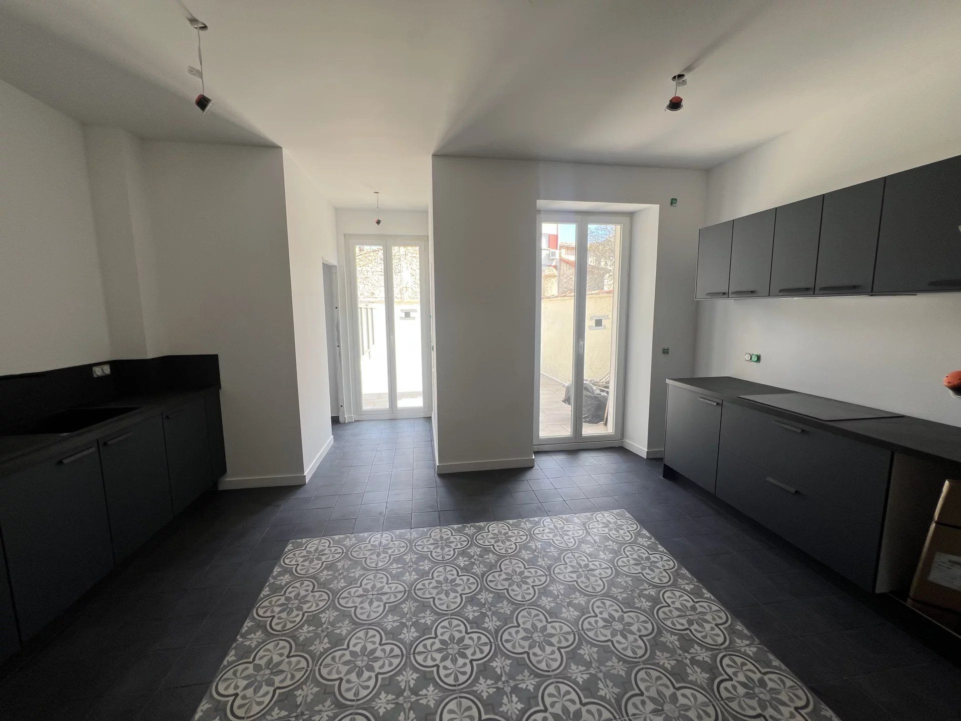 Nîmes, city center in Carnot district, 4 rooms, 168m², terrace 40m², 3 bedrooms + office