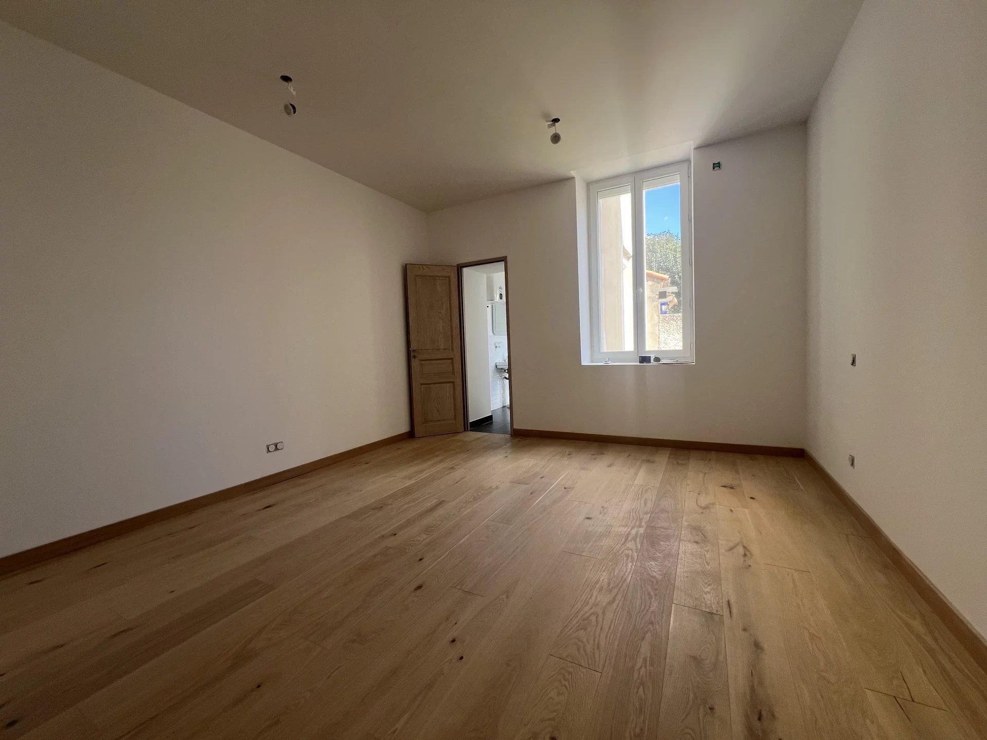 Nîmes, city center in Carnot district, 4 rooms, 168m², terrace 40m², 3 bedrooms + office