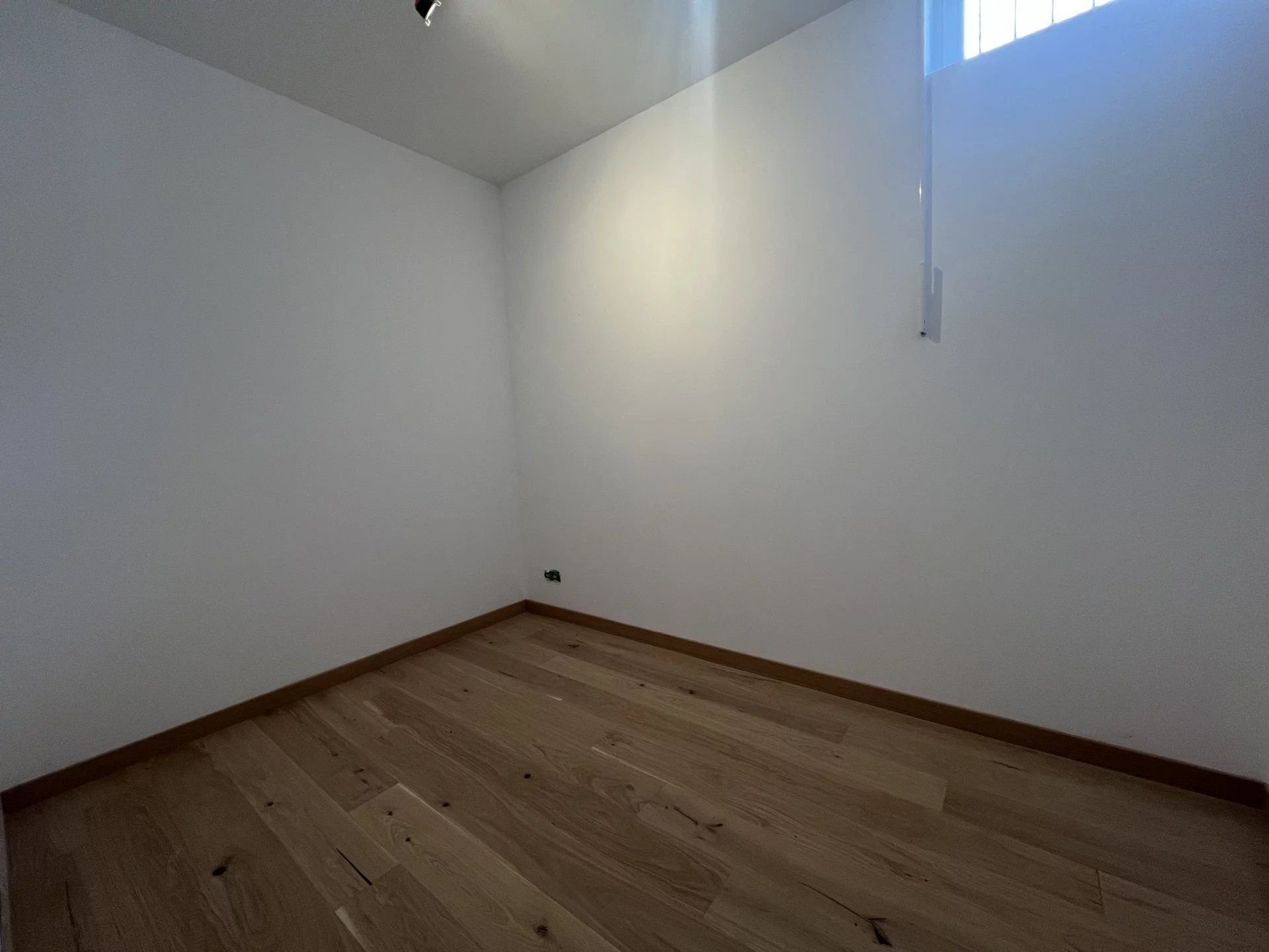 Nîmes, city center in Carnot district, 4 rooms, 168m², terrace 40m², 3 bedrooms + office