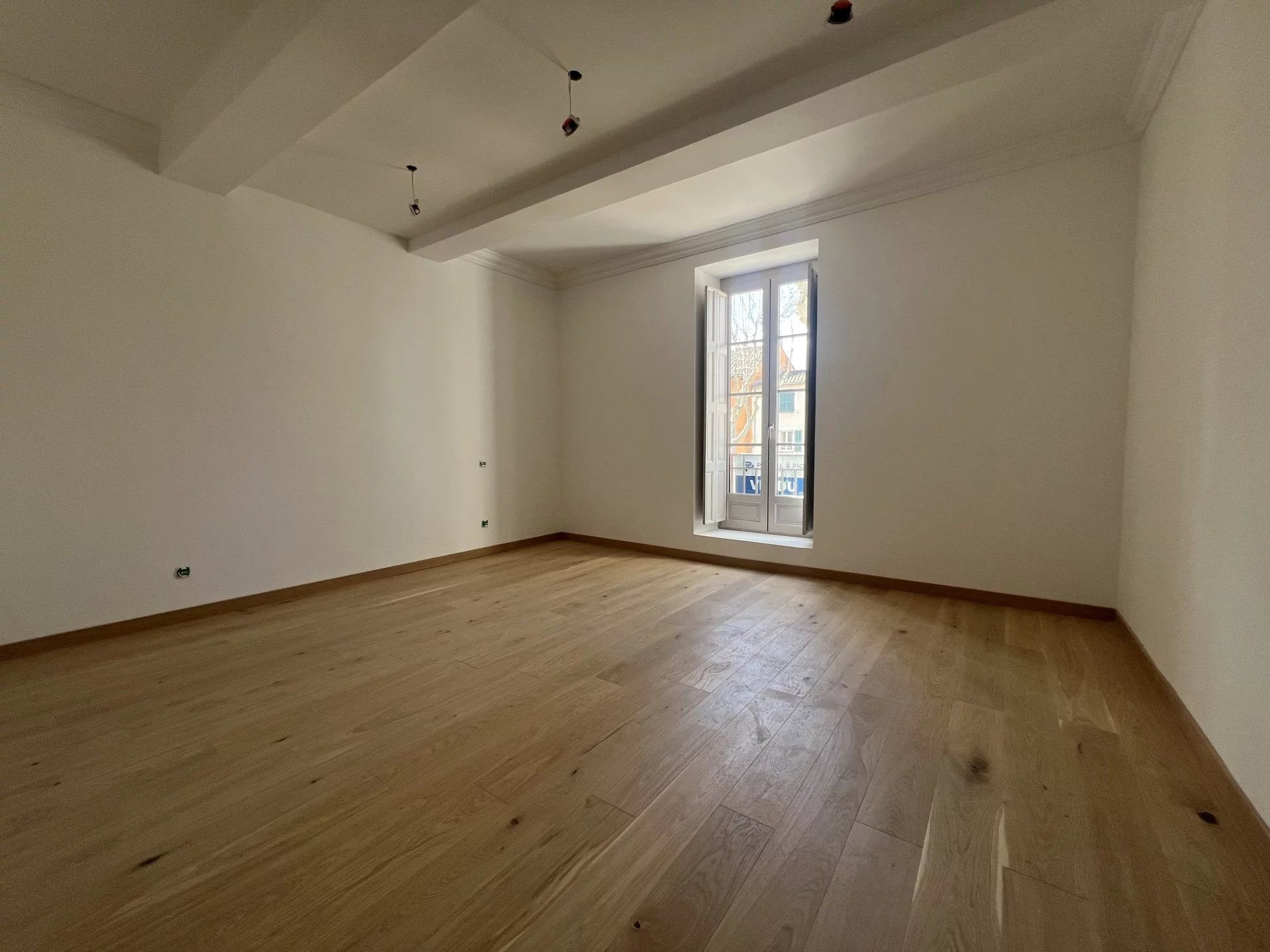 Nîmes, city center in Carnot district, 4 rooms, 168m², terrace 40m², 3 bedrooms + office