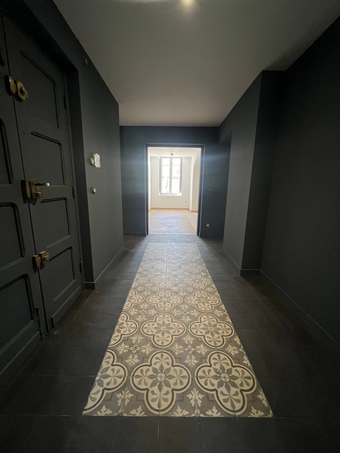 Nîmes, city center in Carnot district, 4 rooms, 168m², terrace 40m², 3 bedrooms + office