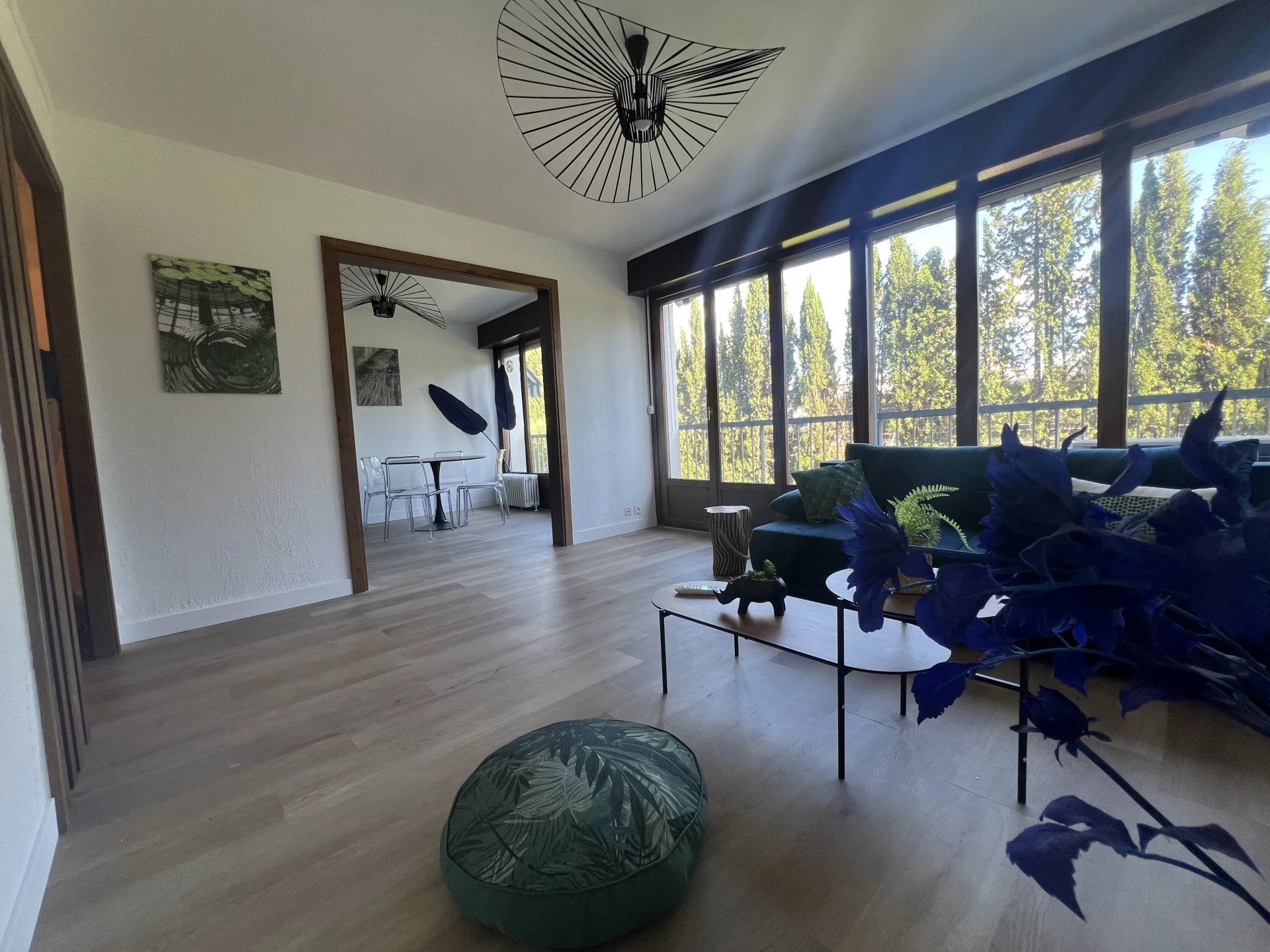 Nîmes, renovated 1-bedroom apartment, 1st floor with elevator, 56m², pool, laundry room and cellar