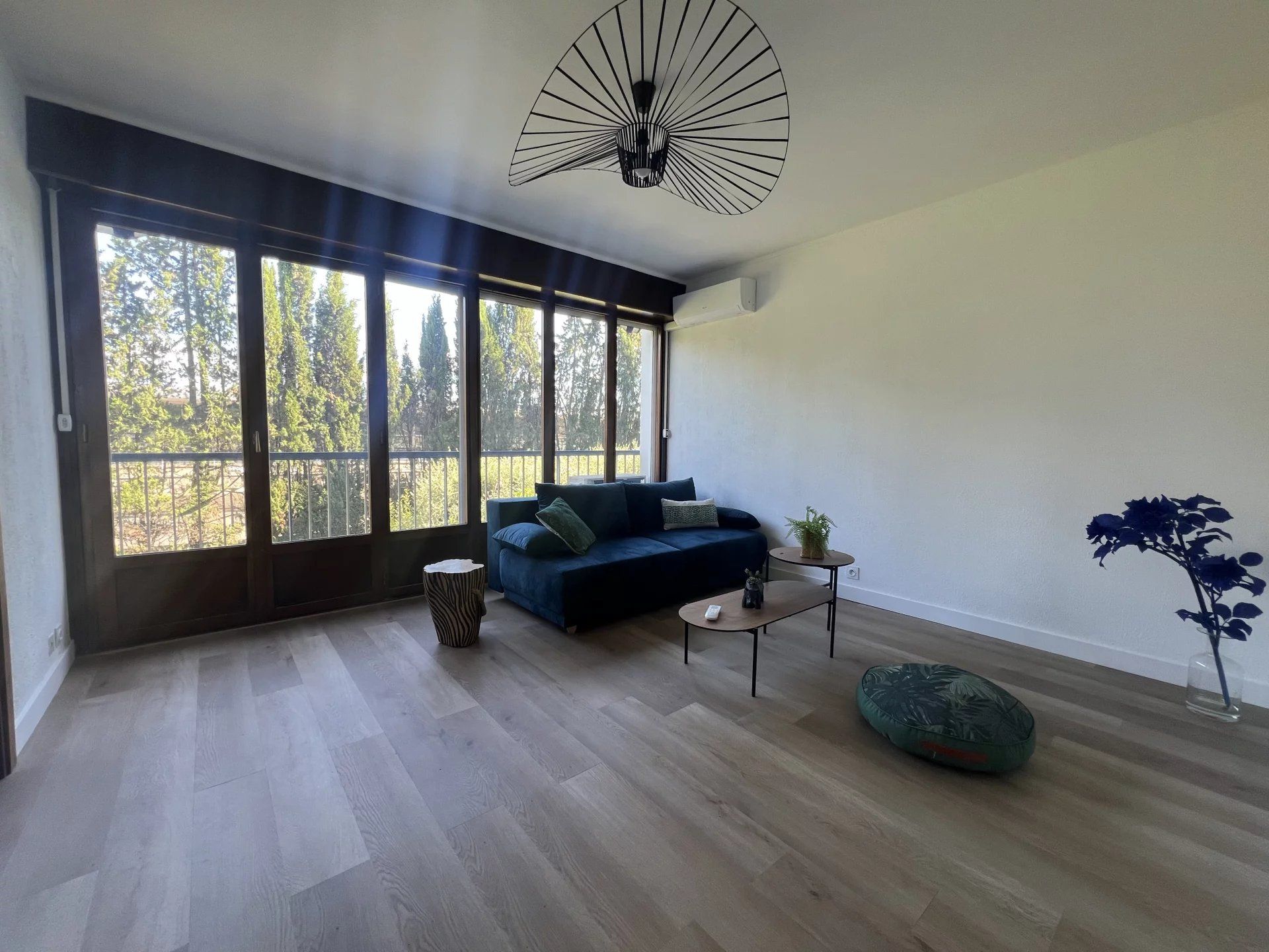 Nîmes, renovated 1-bedroom apartment, 1st floor with elevator, 56m², pool, laundry room and cellar