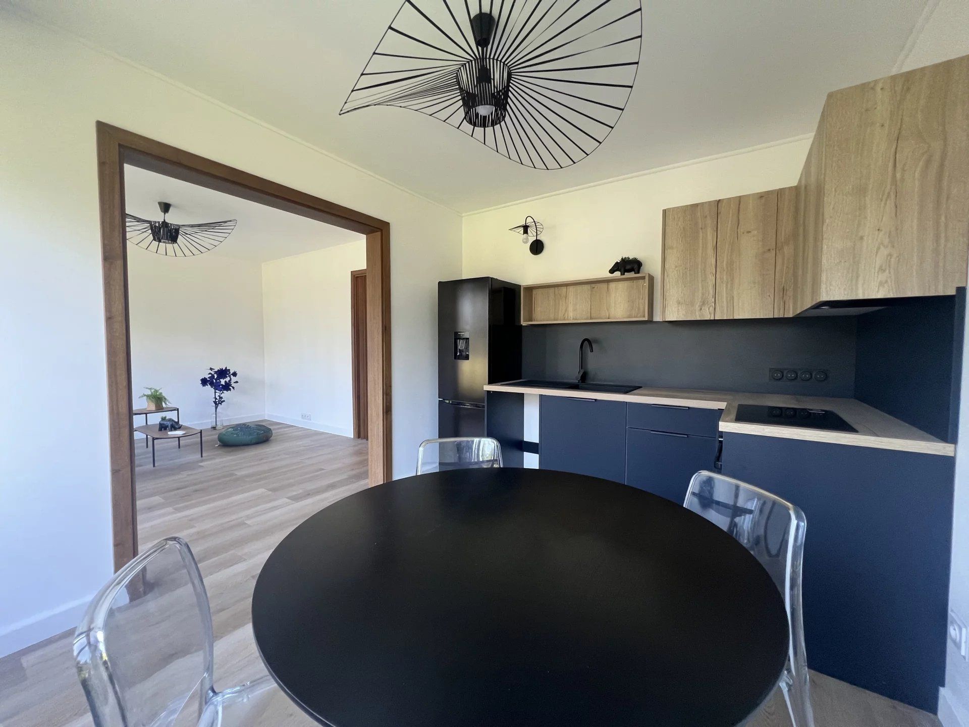 Nîmes, renovated 1-bedroom apartment, 1st floor with elevator, 56m², pool, laundry room and cellar