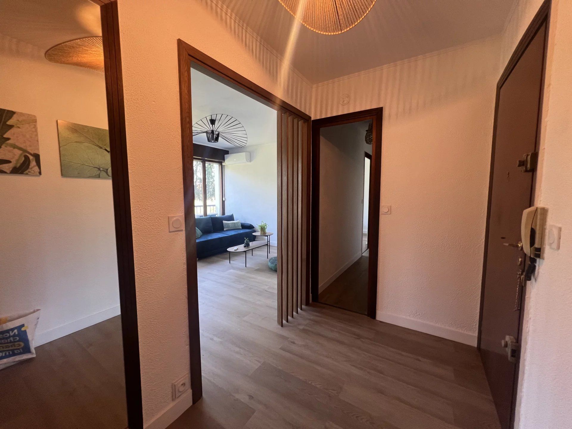 Nîmes, renovated 1-bedroom apartment, 1st floor with elevator, 56m², pool, laundry room and cellar