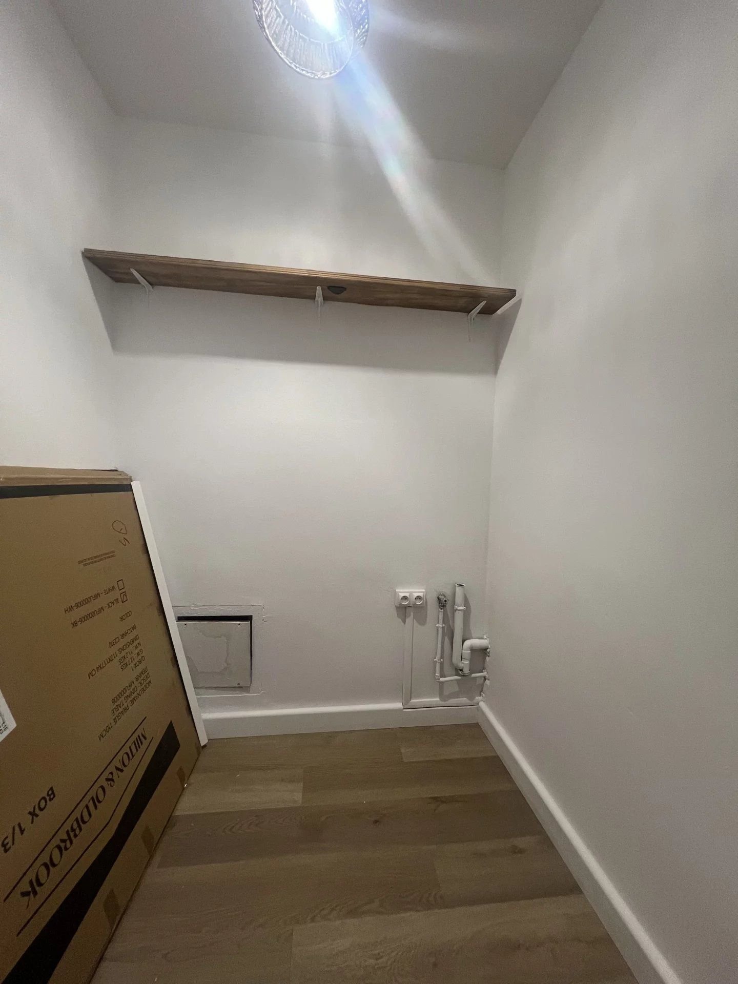 Nîmes, renovated 1-bedroom apartment, 1st floor with elevator, 56m², pool, laundry room and cellar