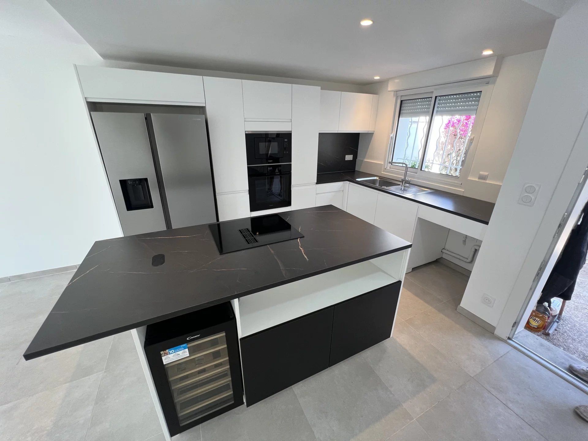 Nîmes, Mas Verdier district, semi-detached villa renovated on one side 75m² on 256m², 3 bedrooms and garage